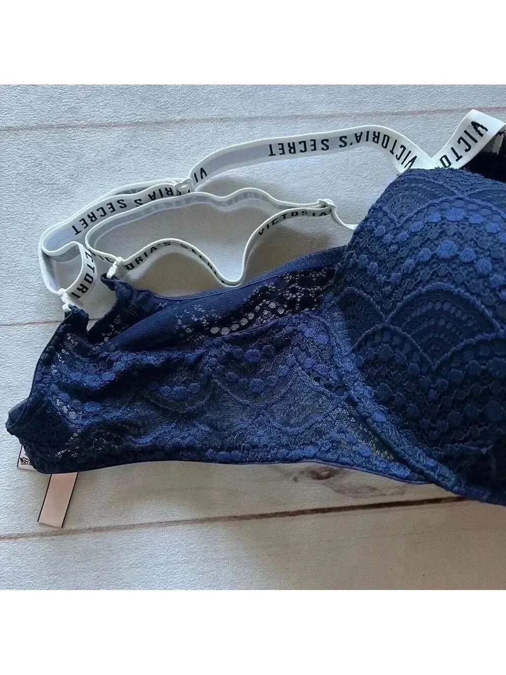 Victoria Secret T-shirt push-up full coverage navy blue  Bra 36B crochet girl